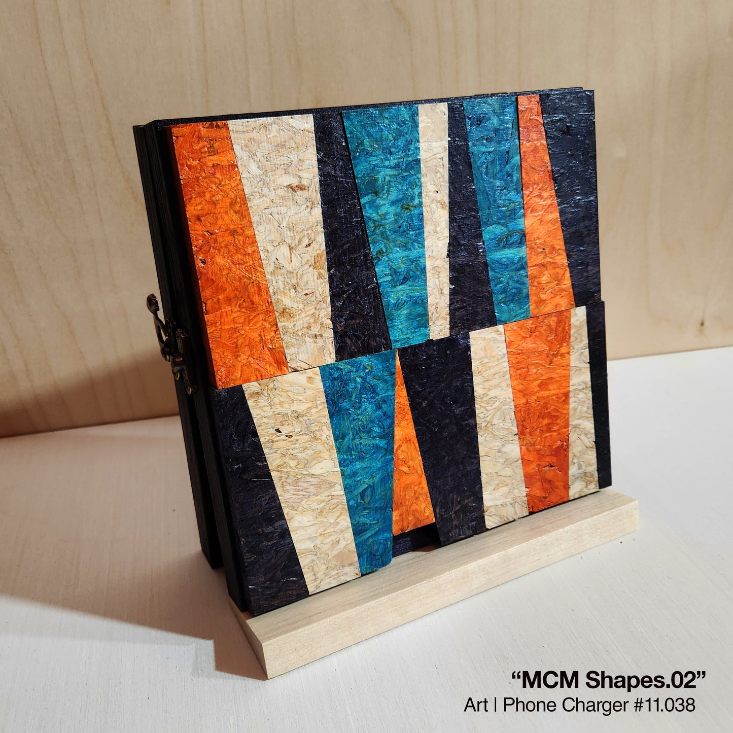 Art / Wireless Phone Charging Station - MCM Shapes.02