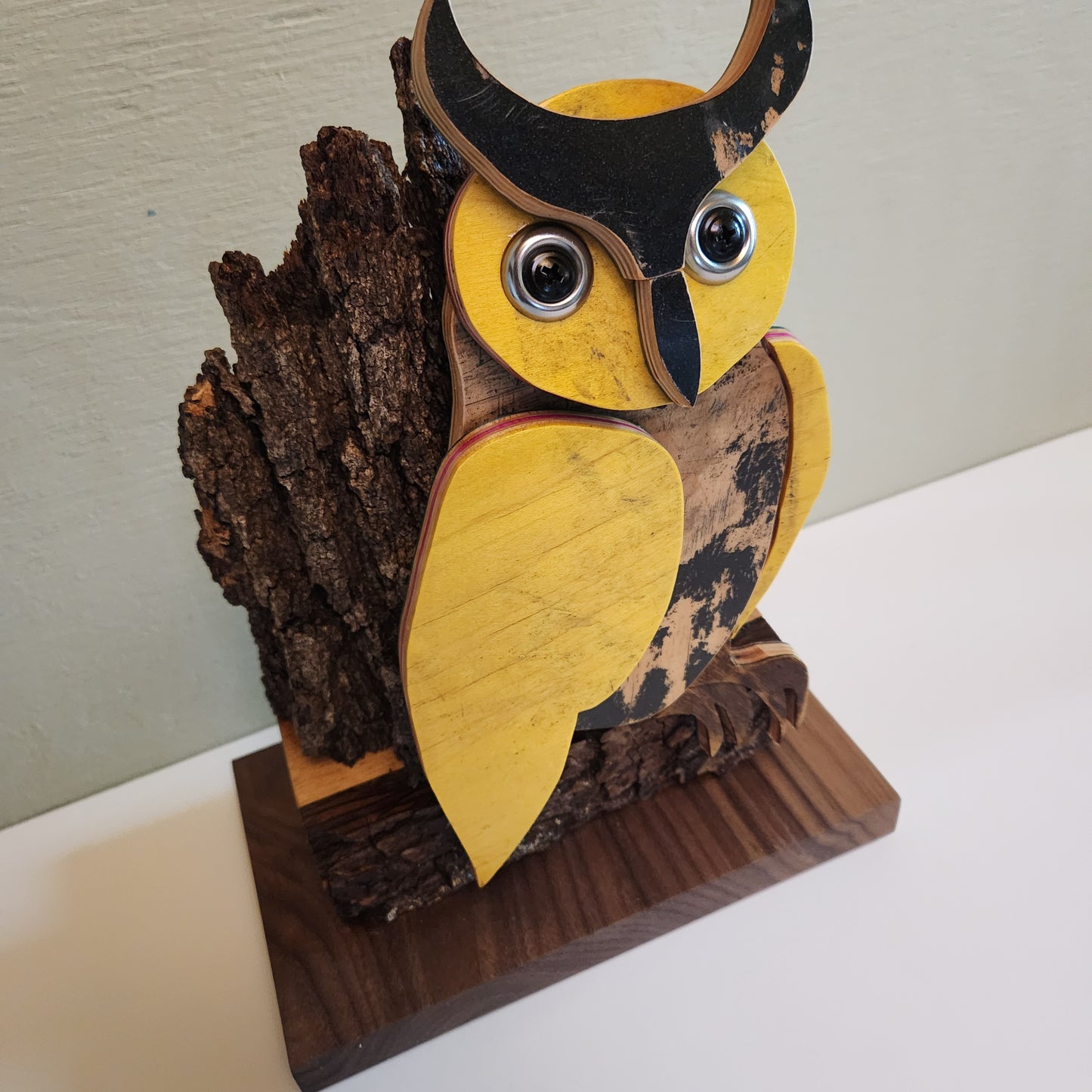 "Gold Wing Skate Owl / Freestanding"