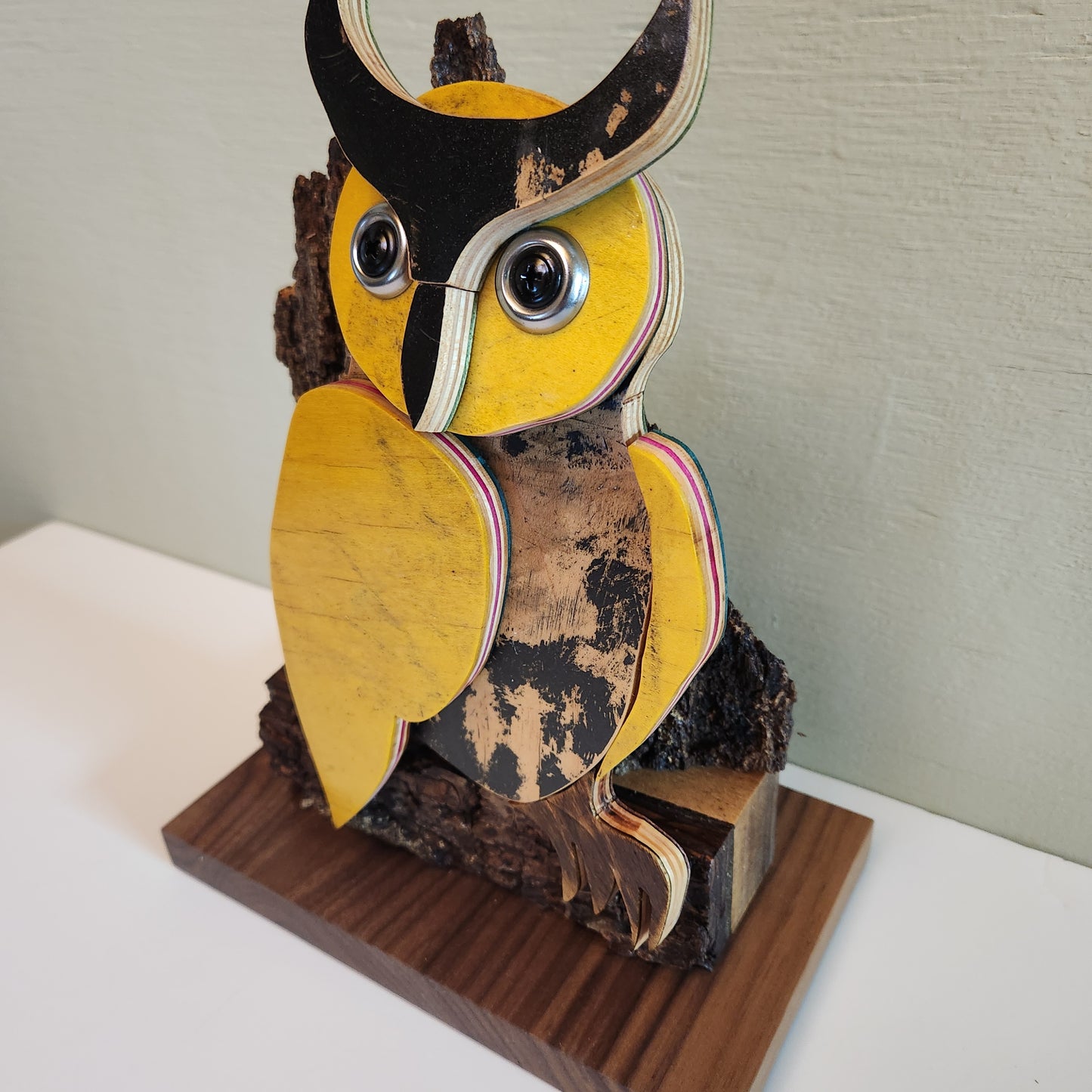 "Gold Wing Skate Owl / Freestanding"