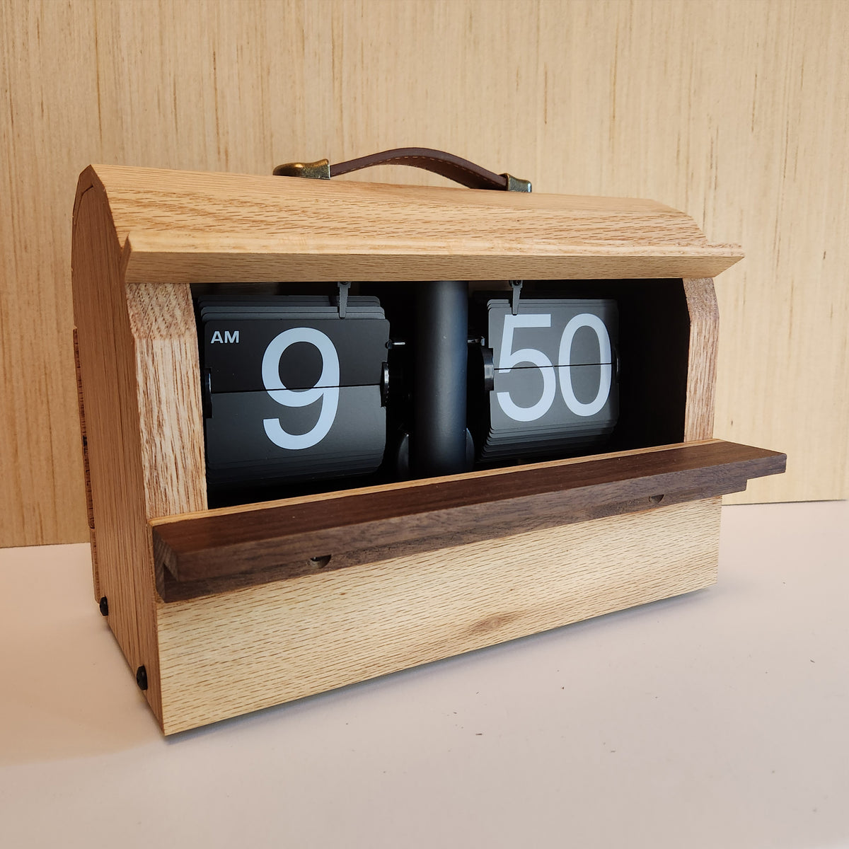 "The Lunchbox" Retro Flip Clock (a)
