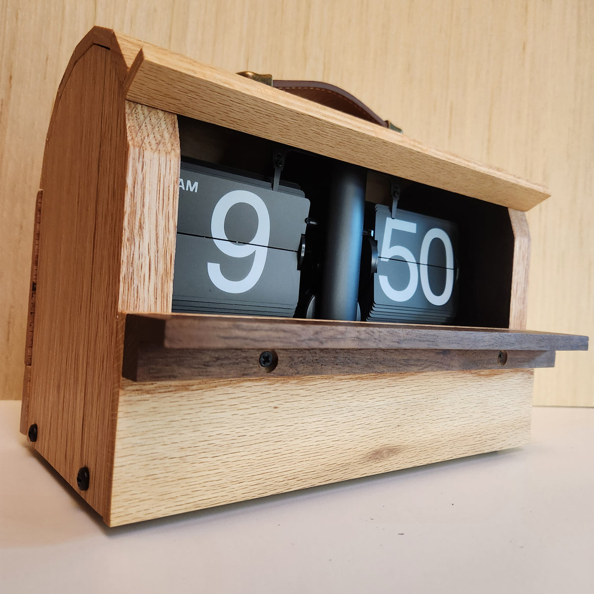 "The Lunchbox" Retro Flip Clock (b)