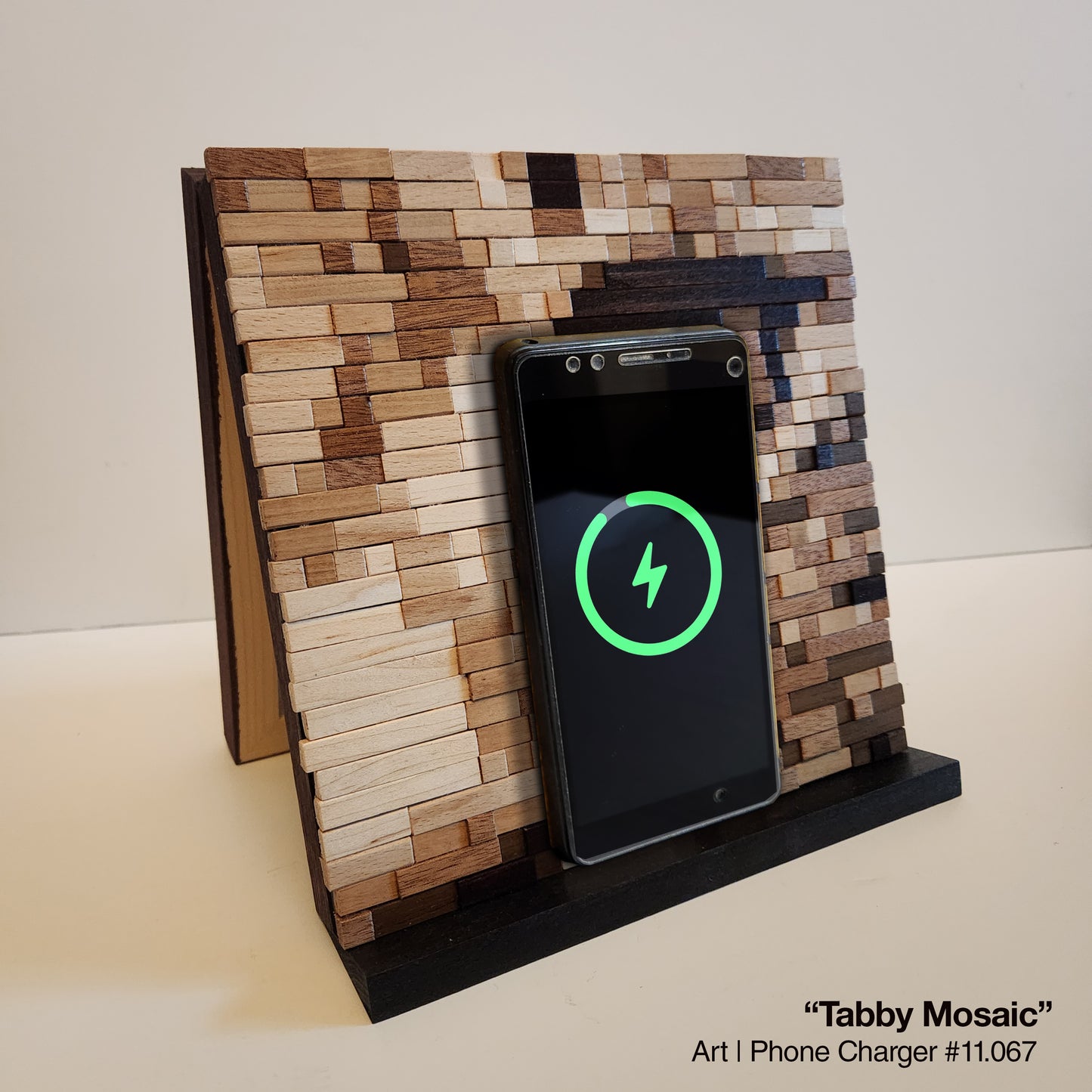 Art / Wireless Phone Charging Station - "Tabby Mosaic"