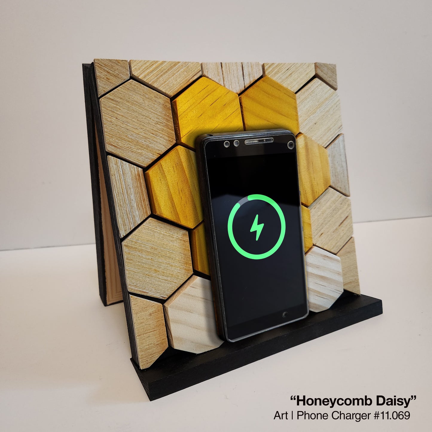 Art / Wireless Phone Charging Station - "Honeycomb Daisy"